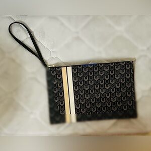 Rothys Signature Wristlet